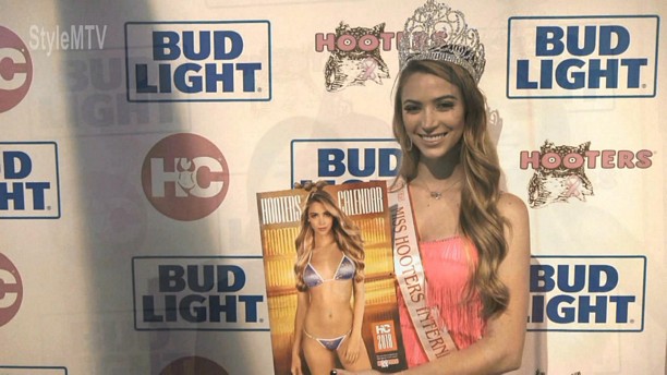 Hooters 2018 Calendar Reveal