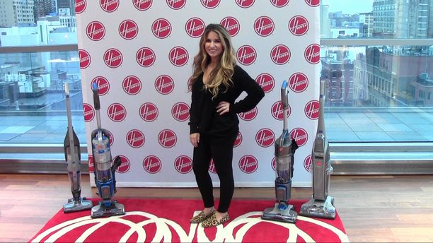 Jessie Decker - Hoover Cordless Vacuum Demo